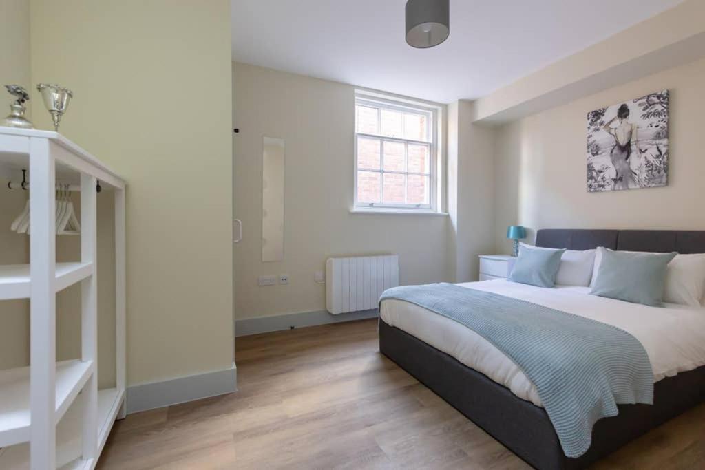 Hereford City Centre - Apartment 4, Isabella House - Modern Apartment In The Heart Of The City - Sleeps 4 Guests - Hosted By Rentmyhouse ภายนอก รูปภาพ