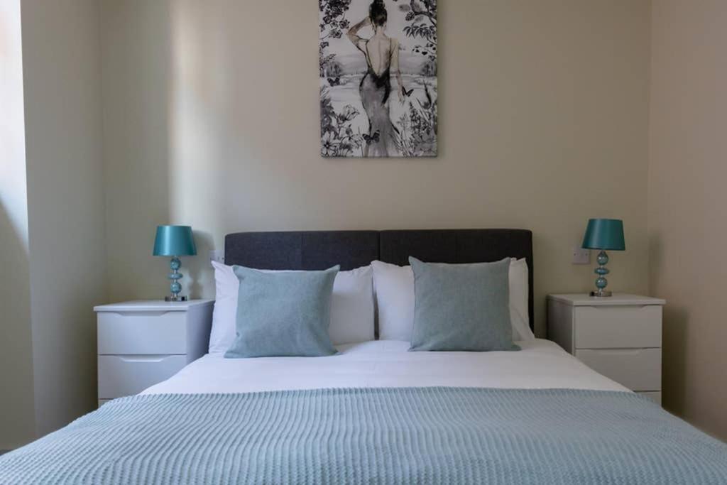 Hereford City Centre - Apartment 4, Isabella House - Modern Apartment In The Heart Of The City - Sleeps 4 Guests - Hosted By Rentmyhouse ภายนอก รูปภาพ
